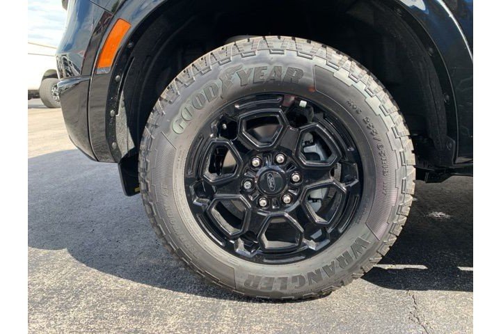 New 2025 Shadow Black Ford Lariat image 29