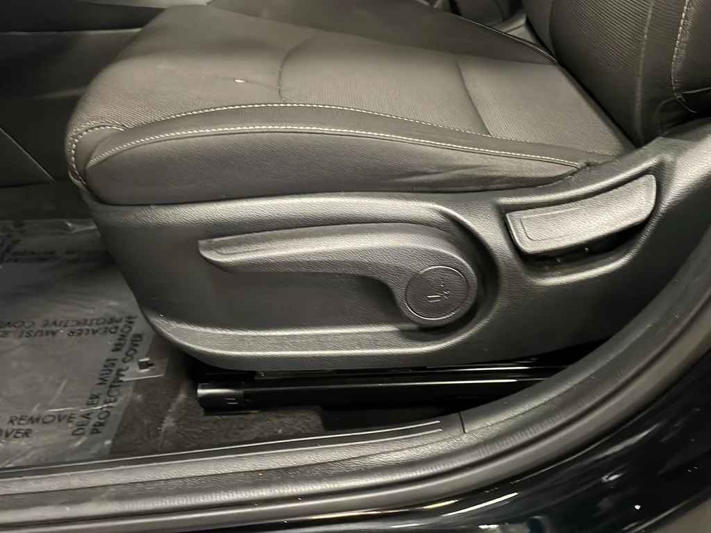 Used 2023 Black Kia LX image 18