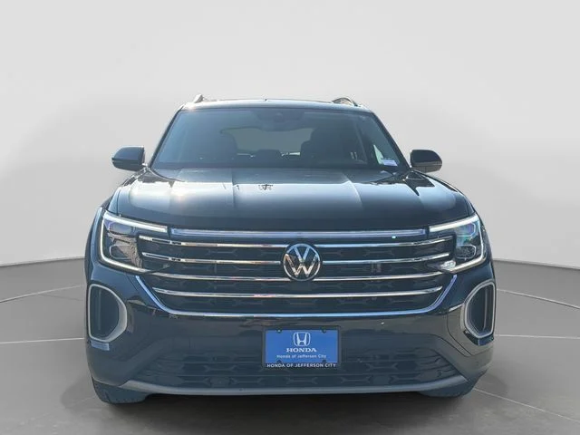 Used 2025 Deep Black Pearl Volkswagen 2.0T SE w/Technology image 10