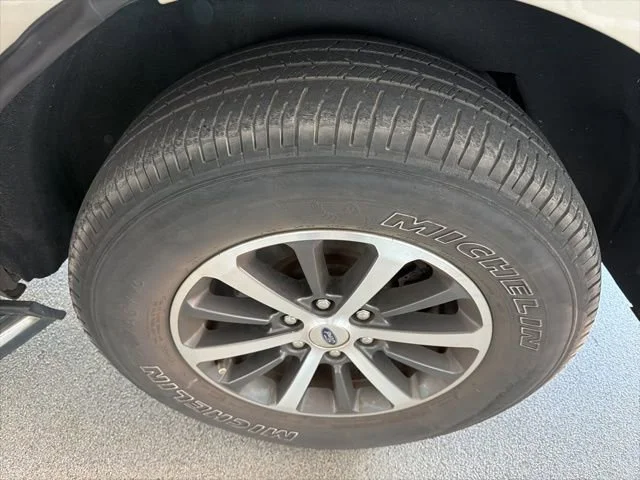 Used 2018 White Gold Metallic Ford XLT image 8