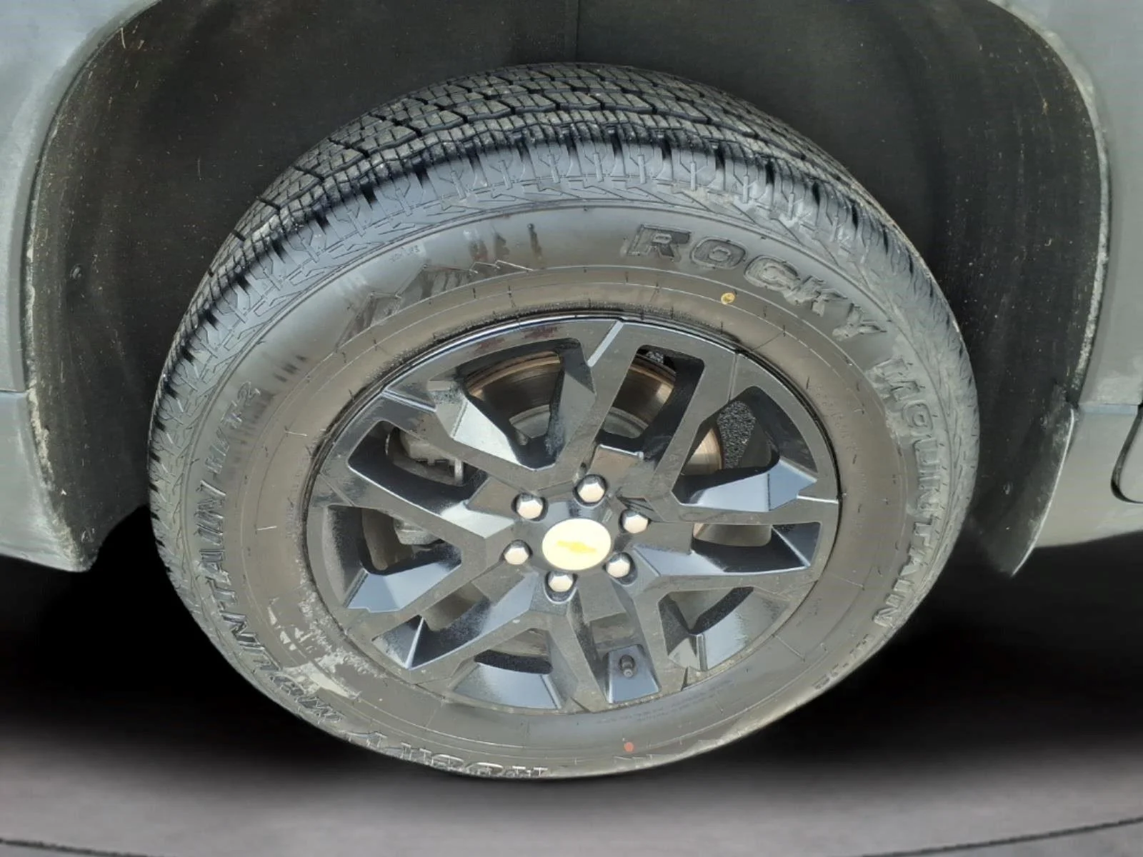 Used 2020 GRAPHITE METALLIC Chevrolet LT Cloth image 10