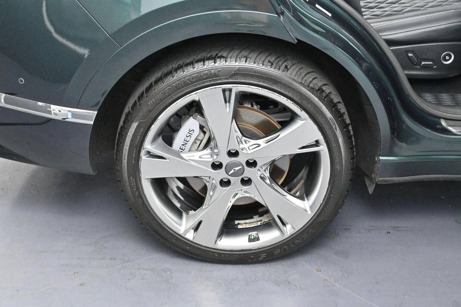Used 2023  Genesis 3.5T AWD image 34