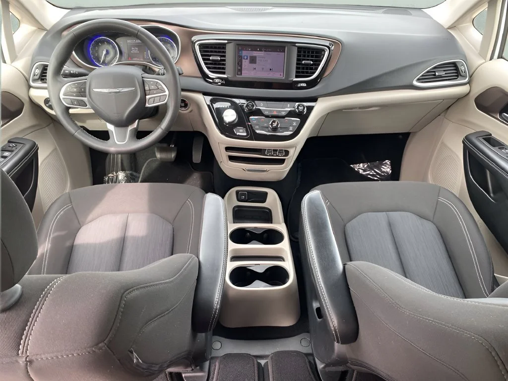 Used 2023 White Chrysler LX image 16
