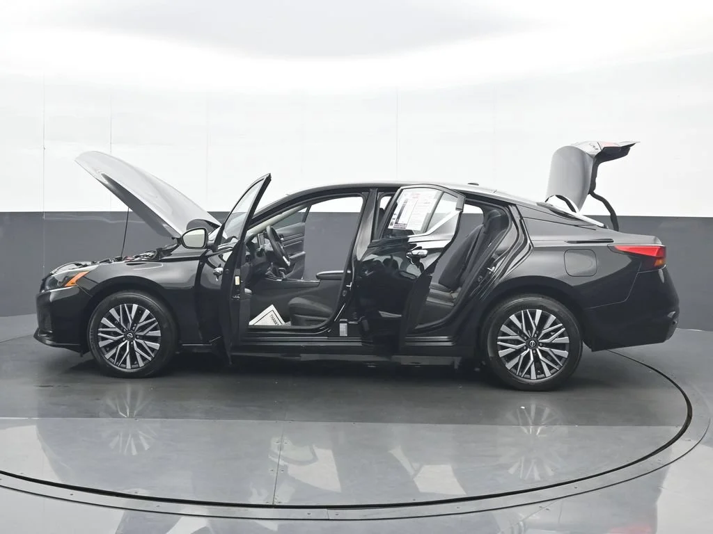 Used 2025 Black Nissan 2.5 SV image 37