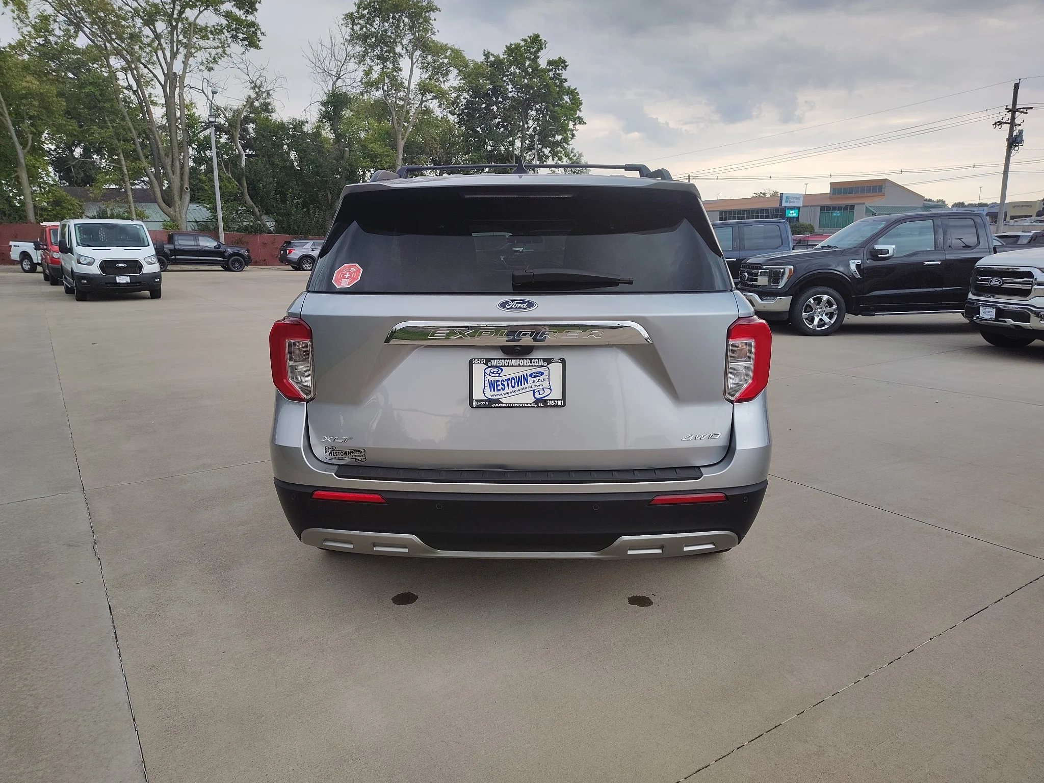 Used 2024 Iconic Silver Metallic Ford XLT image 4