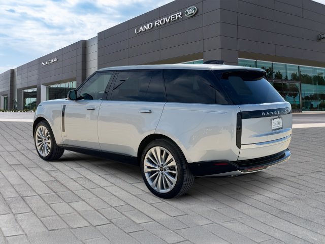 New 2027 Ethereal Frost Sliver Land Rover Autobiography image 3