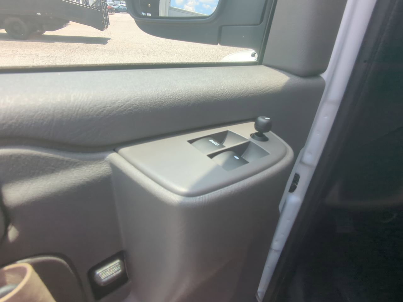2025 Chevrolet Express Cargo Work Van - Photo 20