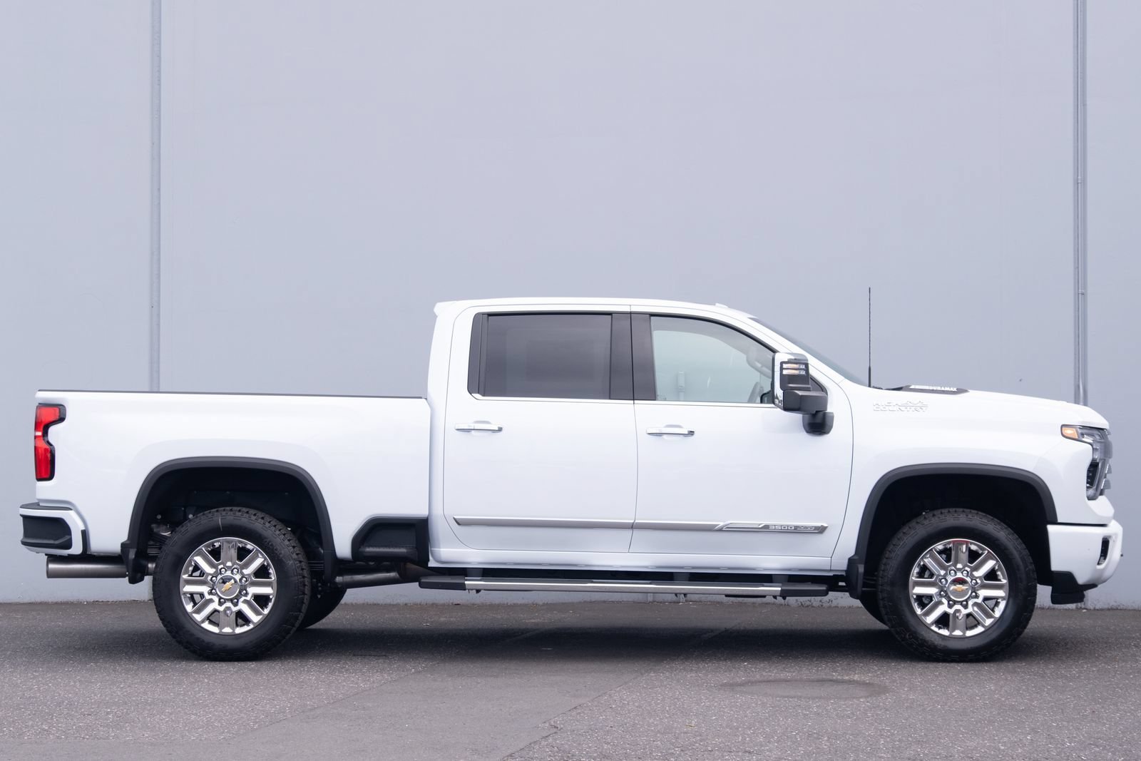 New 2026 Polar White Tricoat Chevrolet High Country image 33