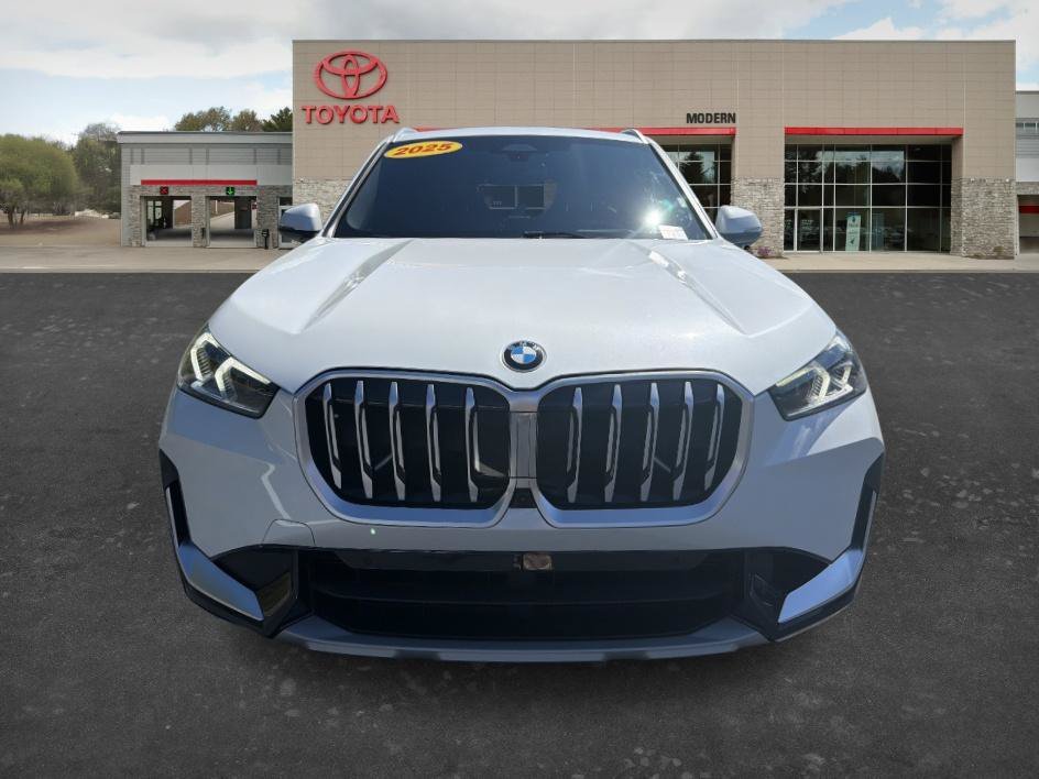 Used 2025 Mineral White Metallic BMW xDrive28i image 2