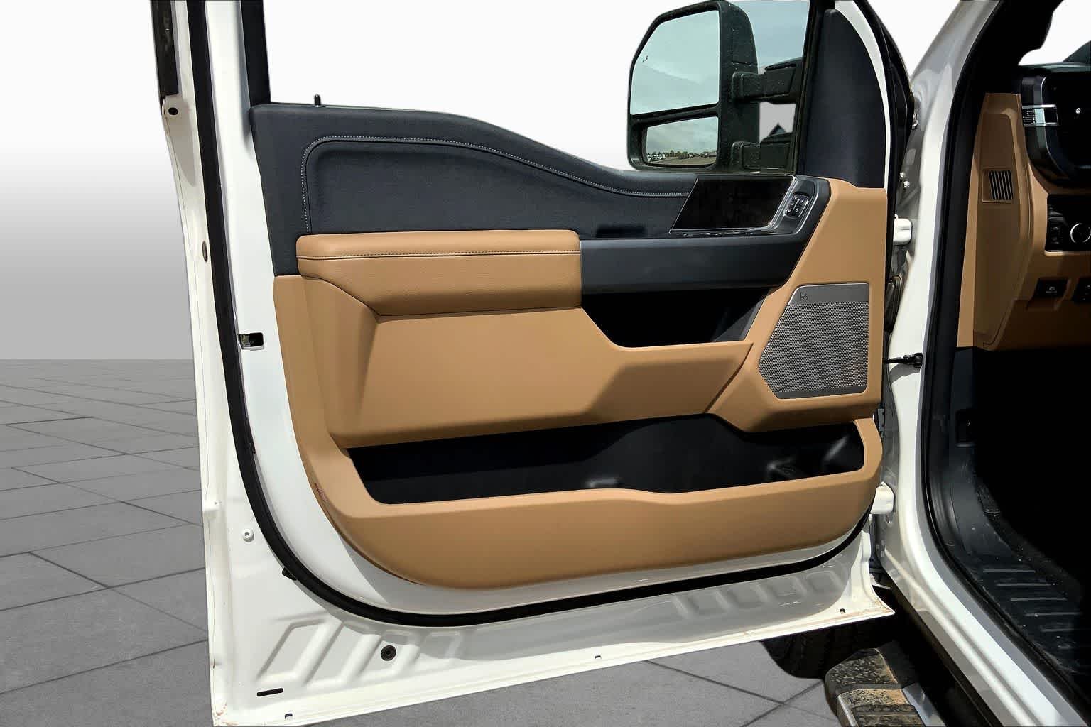 New 2026 Star White Metallic Tri-Coat Ford F-250® Lariat® image 10