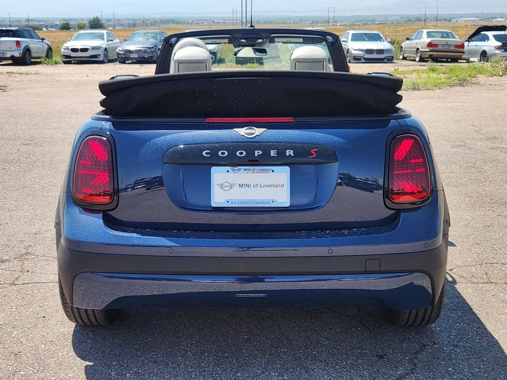 New 2026 Indigo Sunset Blue Metallic MINI Iconic image 4