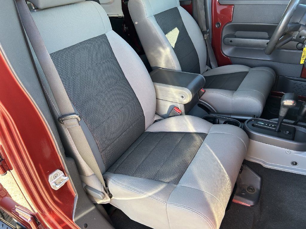 Used 2010  Jeep Unlimited Sport image 10
