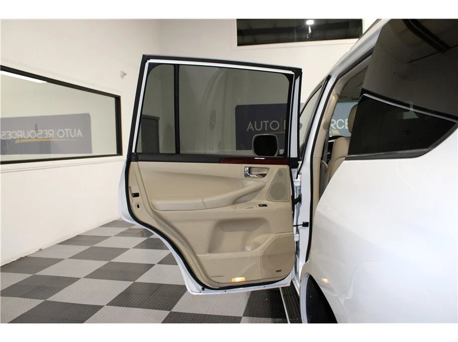 2011 Lexus LX 570 - Photo 14