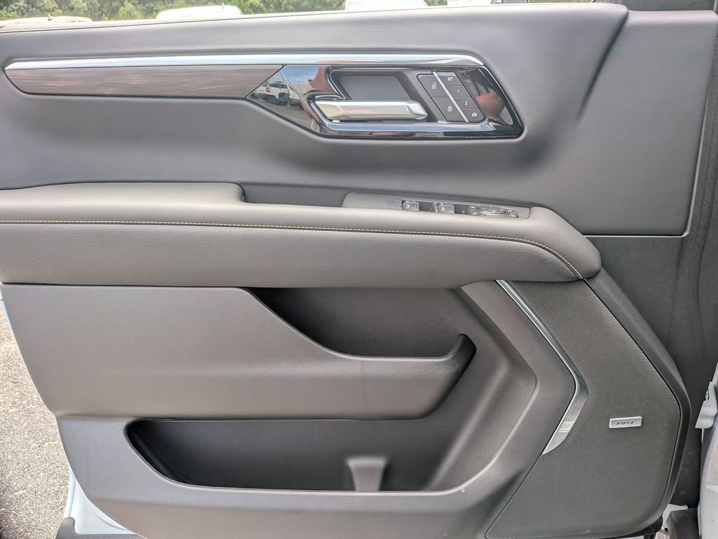 New 2026 Polar White Tricoat Chevrolet Premier image 31