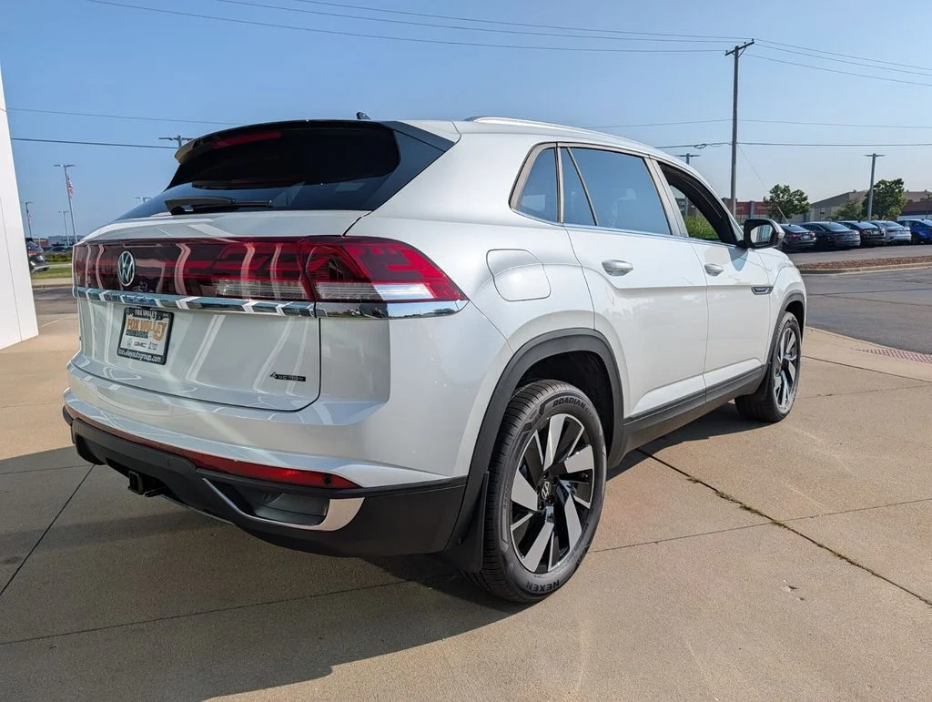 New 2026 White/off-white Volkswagen 2.0T SE w/Technology image 4