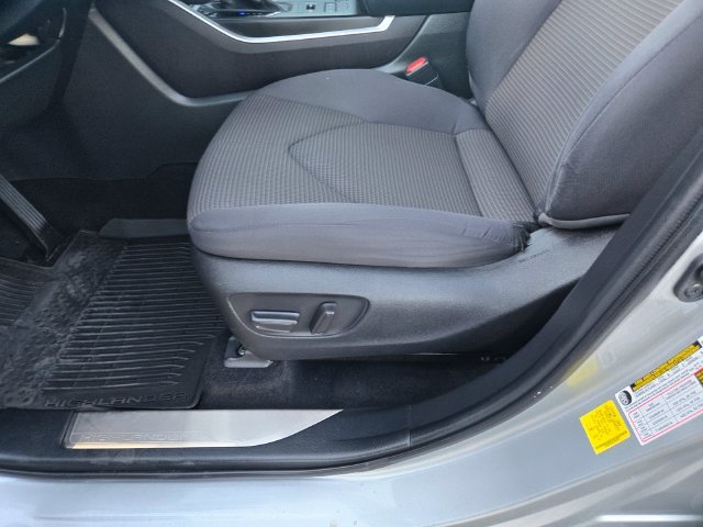 Used 2022 Silver Toyota LE image 16