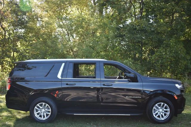 2022 Chevrolet Suburban LS - Photo 11