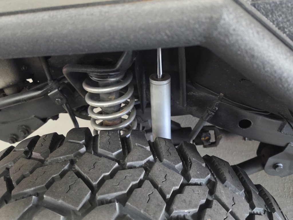 Used 2004 Light Khaki Metallic Jeep Unlimited image 8