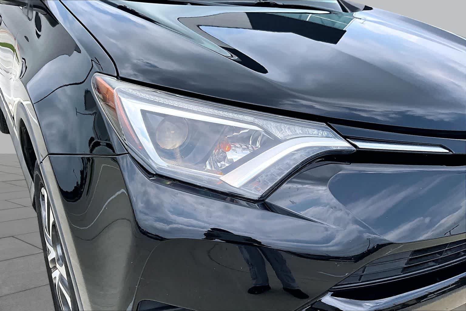 Used 2018 Black Toyota LE image 27