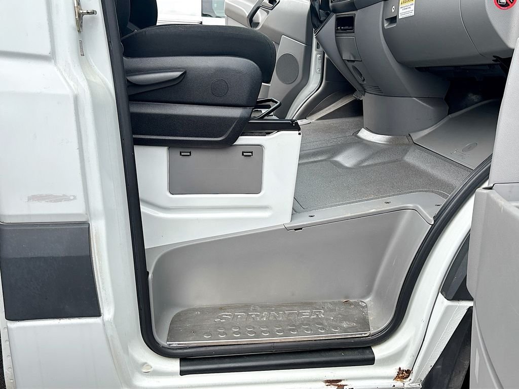 Used 2016 White Mercedes-Benz Base image 16