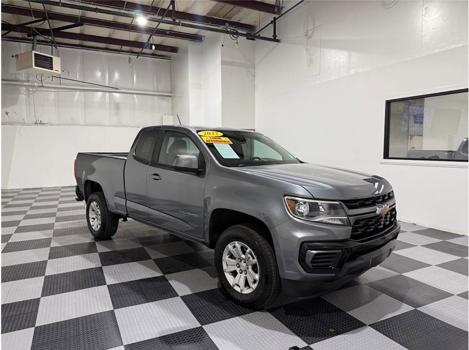 2022 Chevrolet Colorado LT photo 2