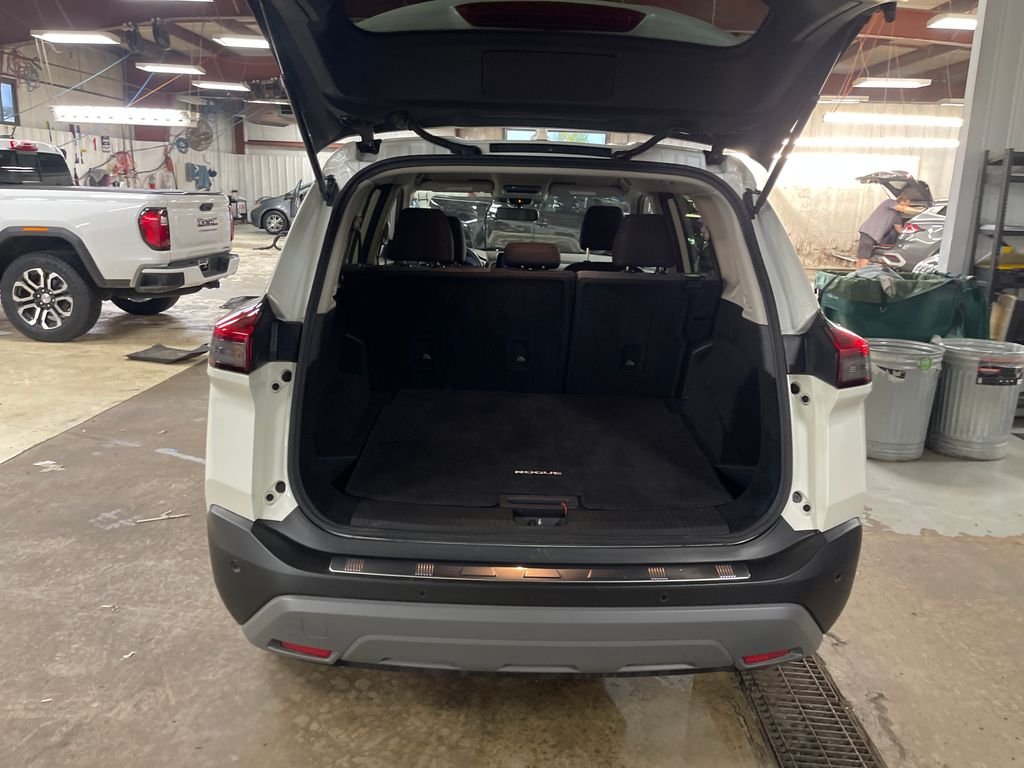 Used 2023 White Nissan SV image 30