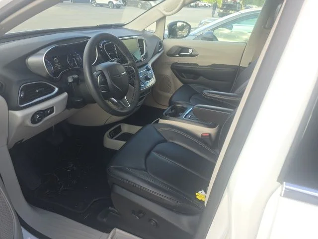 Used 2024 White Chrysler Touring L image 2