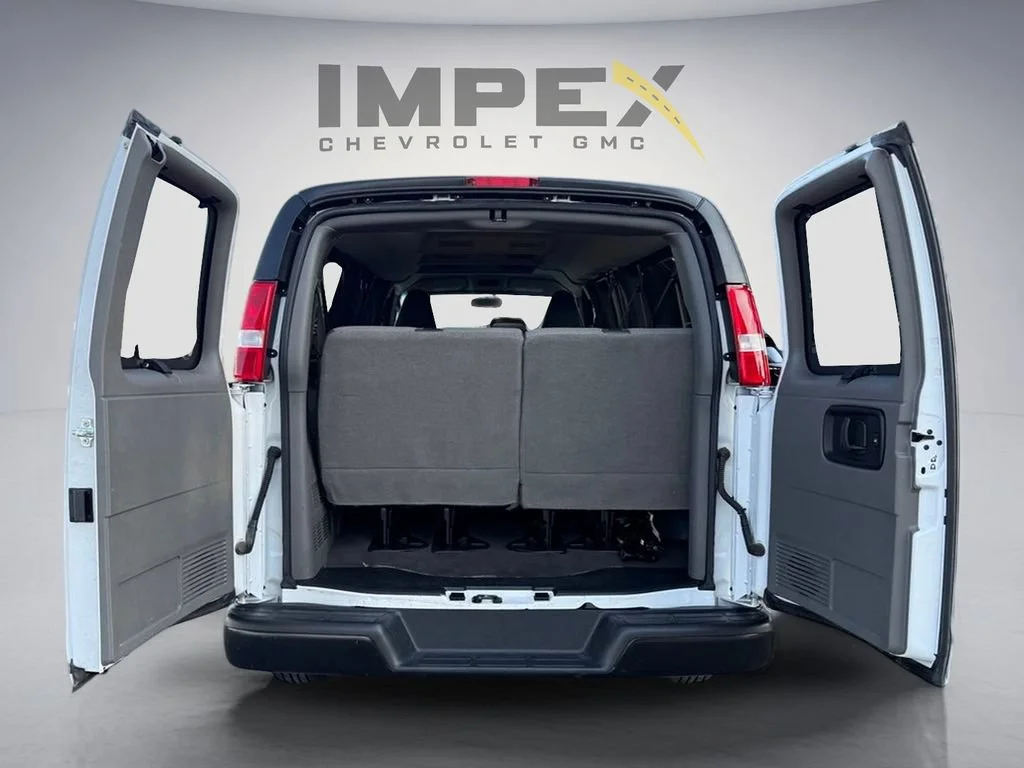 Used 2021 Summit White Chevrolet WT image 27