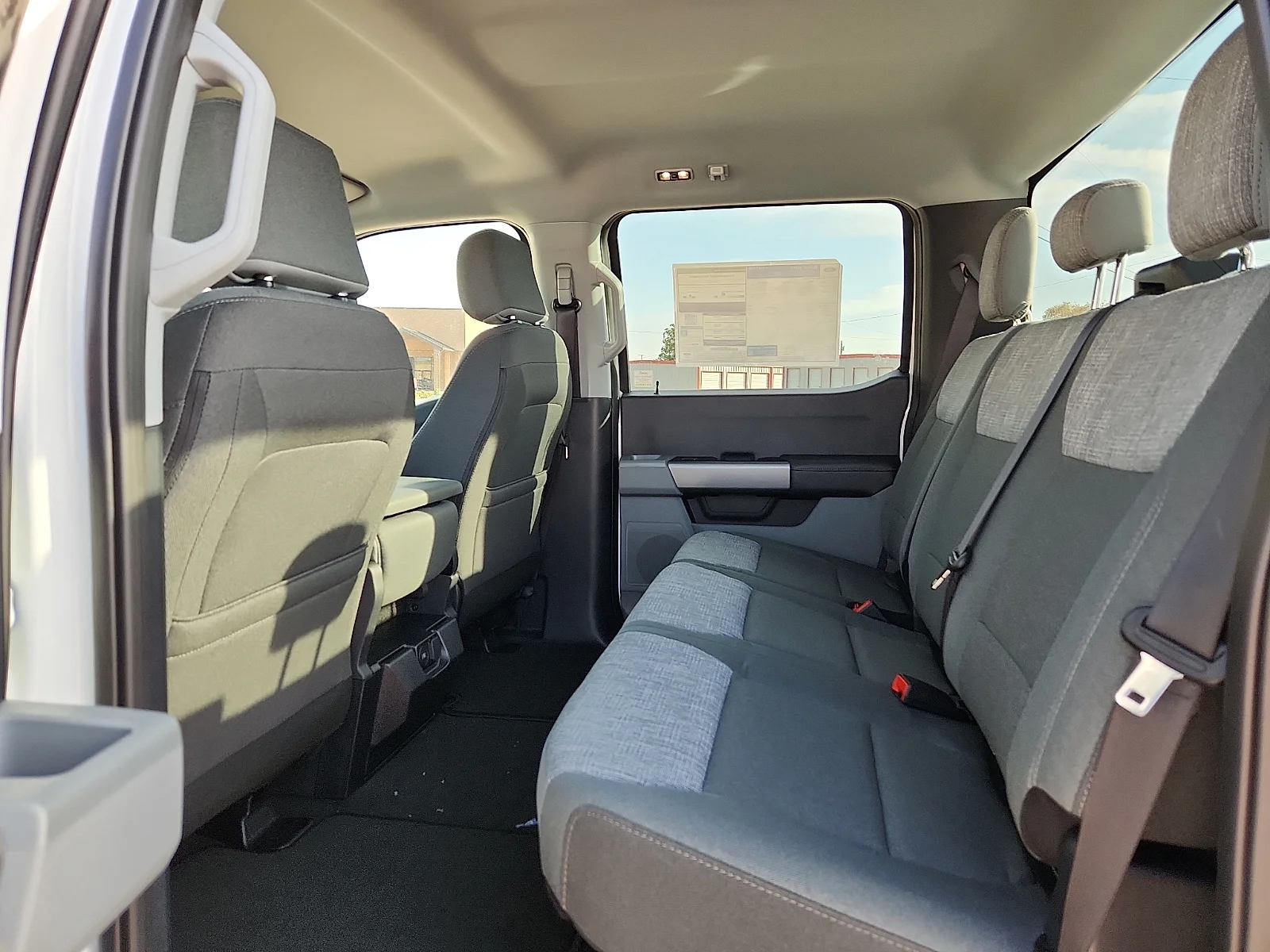 New 2027 Oxford White Ford XLT image 18