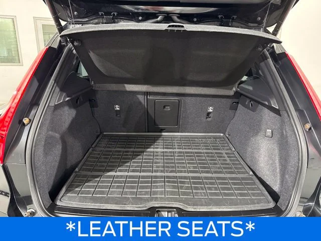 Used 2022  Volvo Momentum image 11