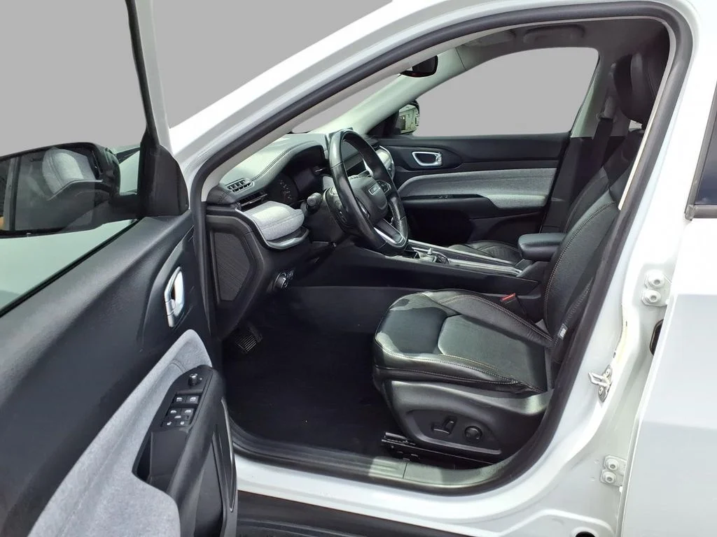Certified Used 2022 White Jeep Latitude Lux image 23