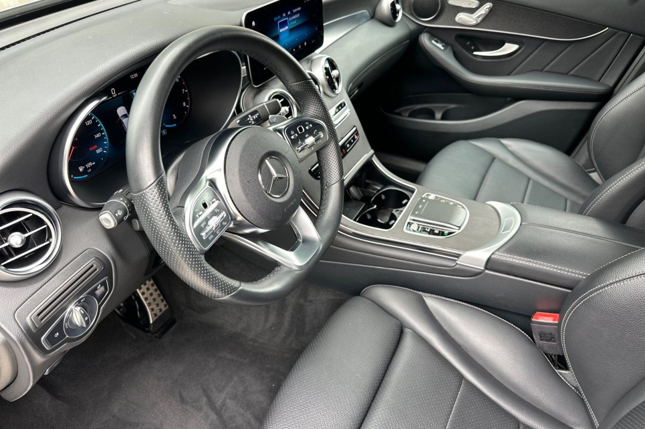 Used 2022 Mojave Silver Metallic Mercedes-Benz GLC 300 image 9
