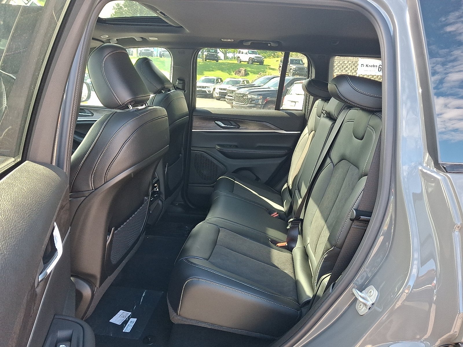 New 2027 Sting-Gray Clear-Coat Paint Jeep Laredo Altitude 4x4 image 6