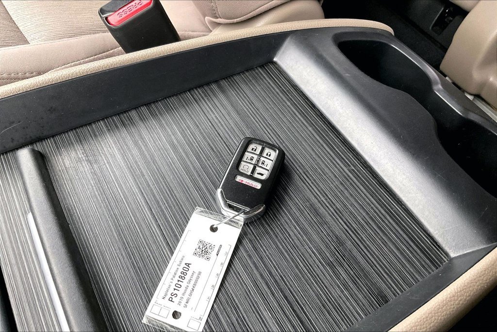 Used 2019  Honda EX image 11