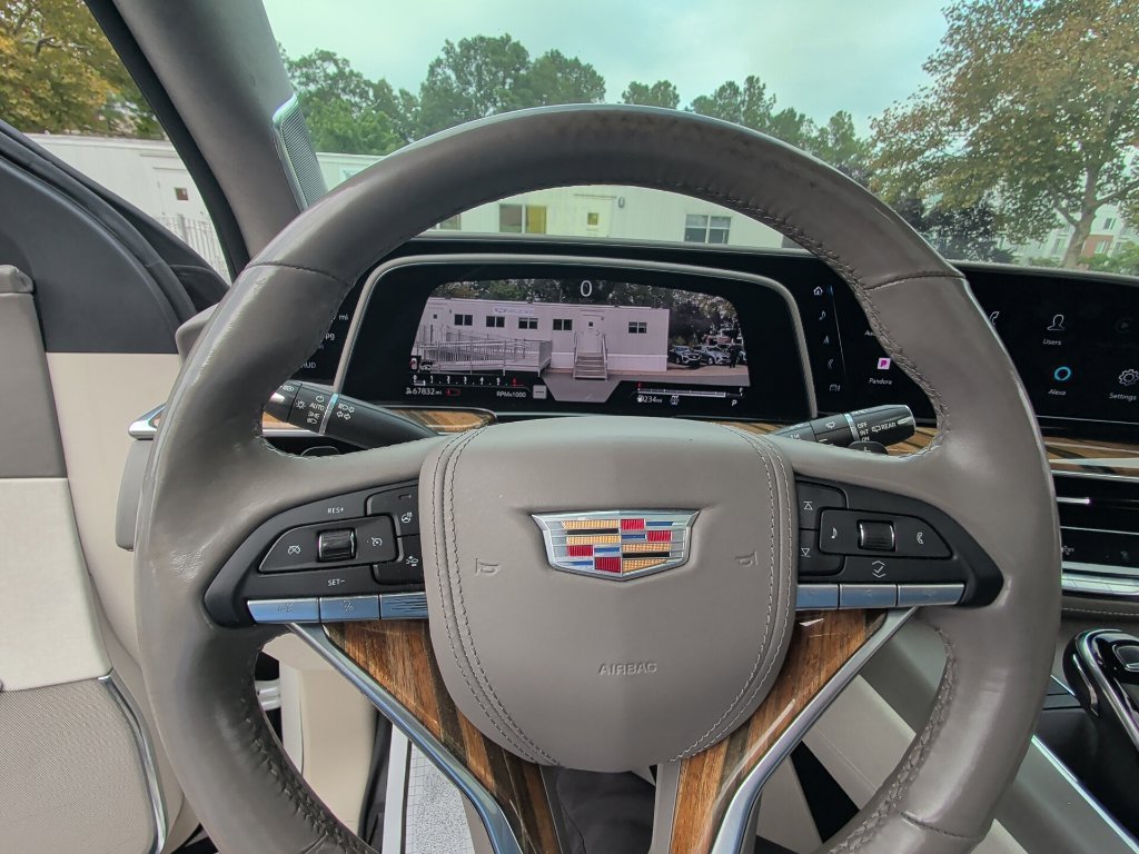 Used 2021 CRYSTAL WHITE TRICOAT Cadillac Sport Platinum image 15