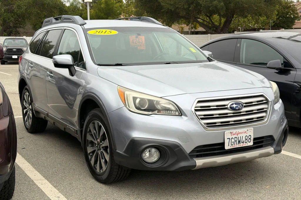 Used 2015 Ice Silver Metallic Subaru 2.5i image 2