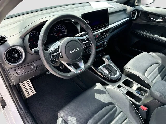 Used 2023 White Kia GT-Line image 9