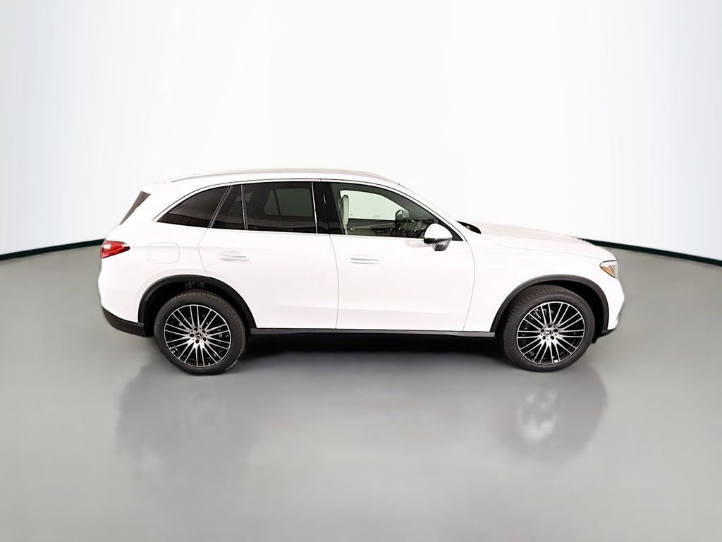 New 2026 MANUFAKTUR Moonlight White Metallic Mercedes-Benz GLC 300 image 41