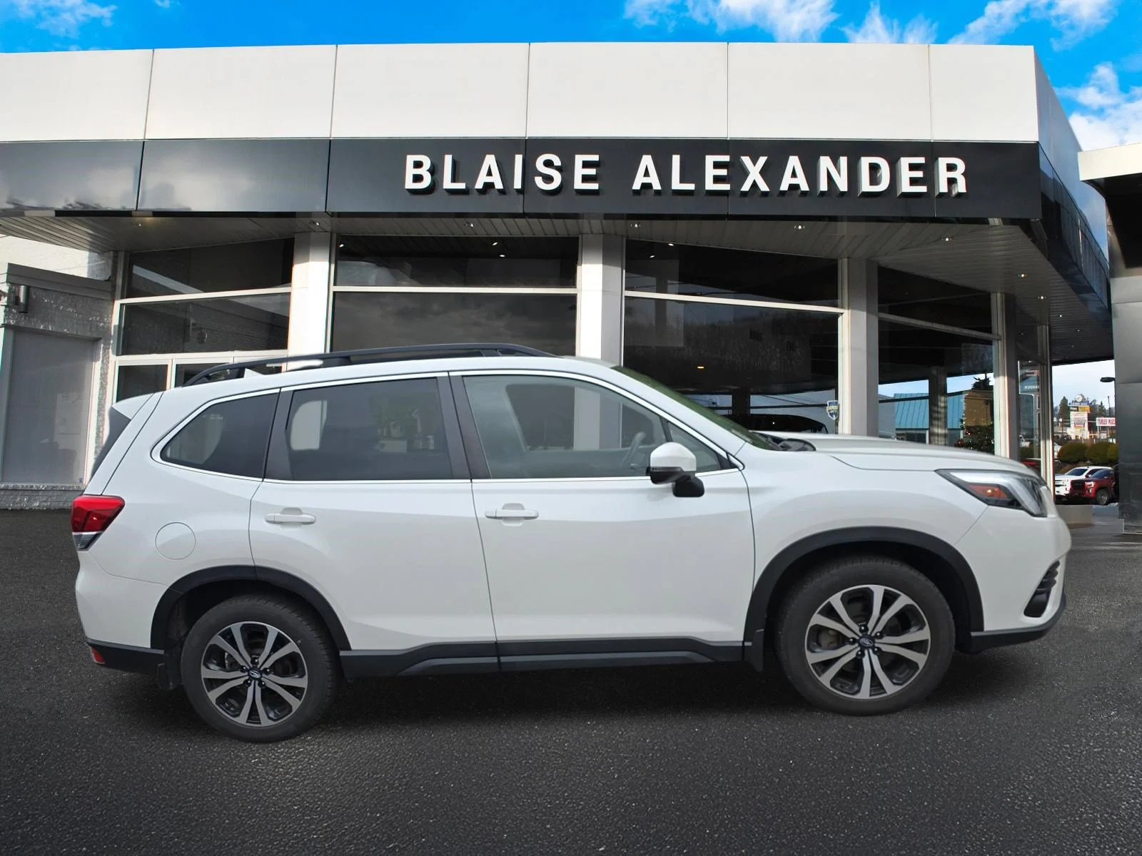 Used 2023 Crystal White Pearl Subaru Limited image 2
