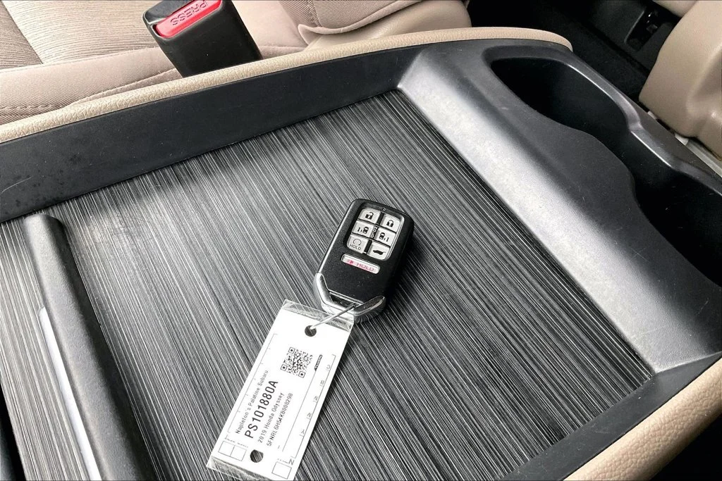 Used 2019  Honda EX image 11