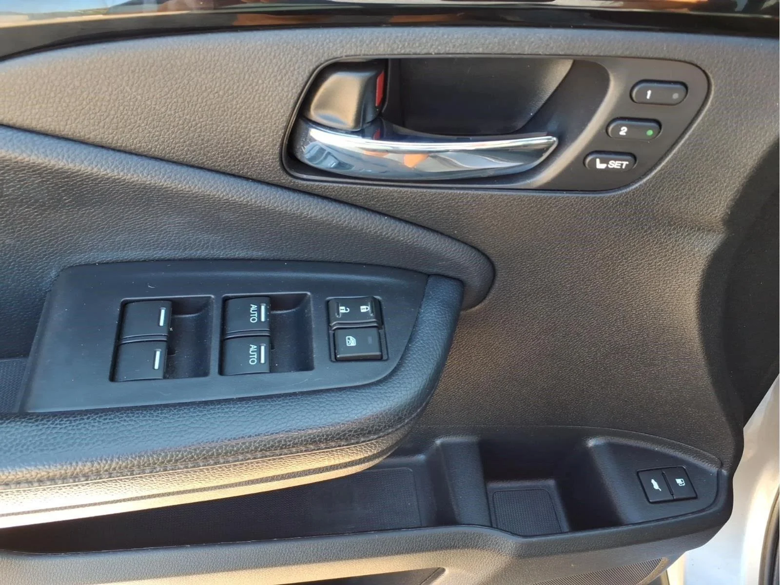 Used 2019 Lunar Silver Metallic Honda Touring image 18