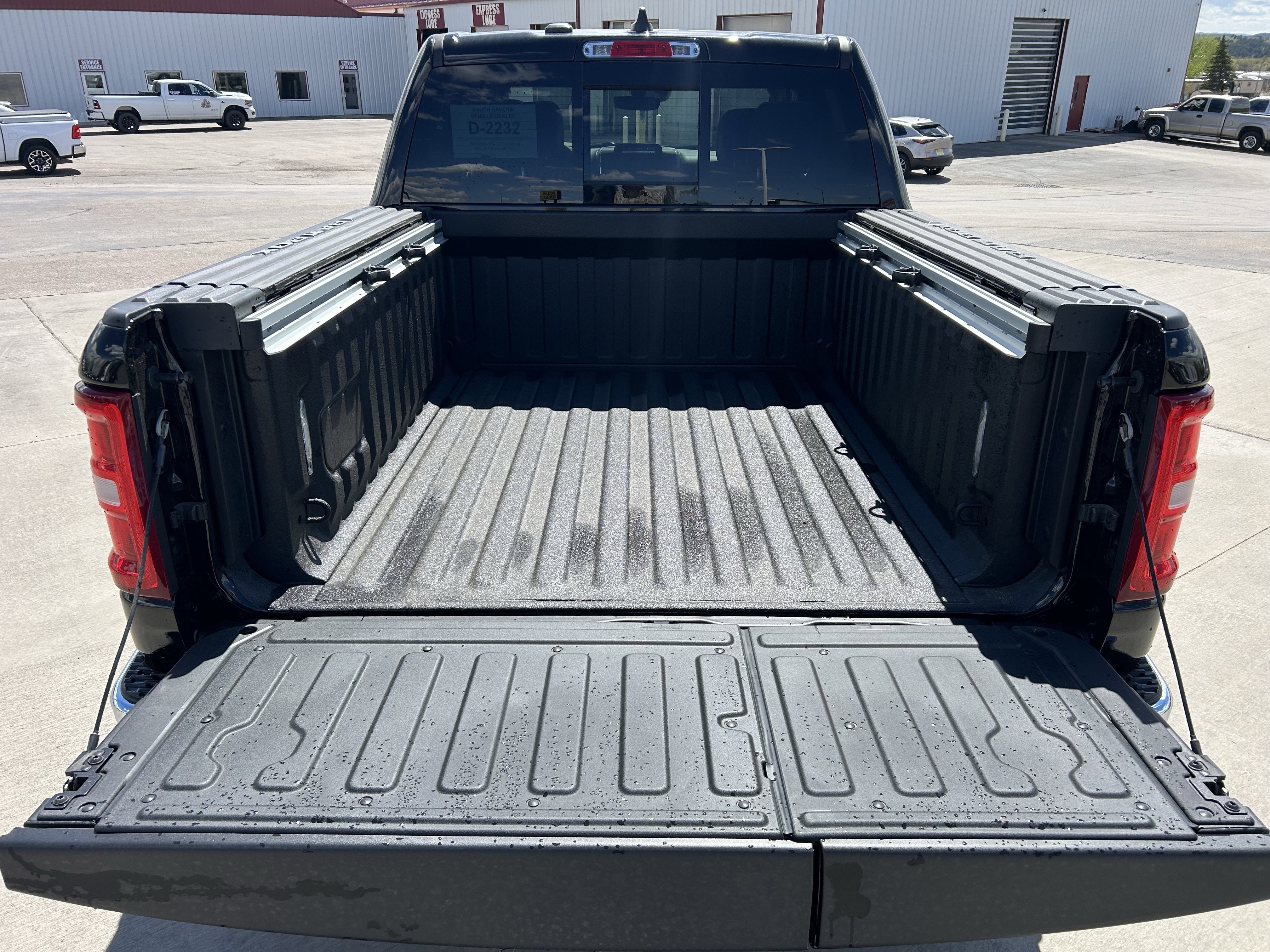New 2026 Diamond Black Crystal Pearlcoat Ram Laramie image 7