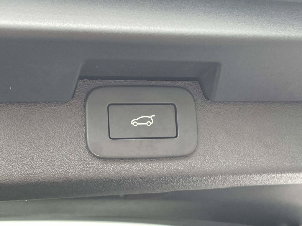 Certified Used 2025 Lantau Bronze Metallic Land Rover Dynamic SE image 16