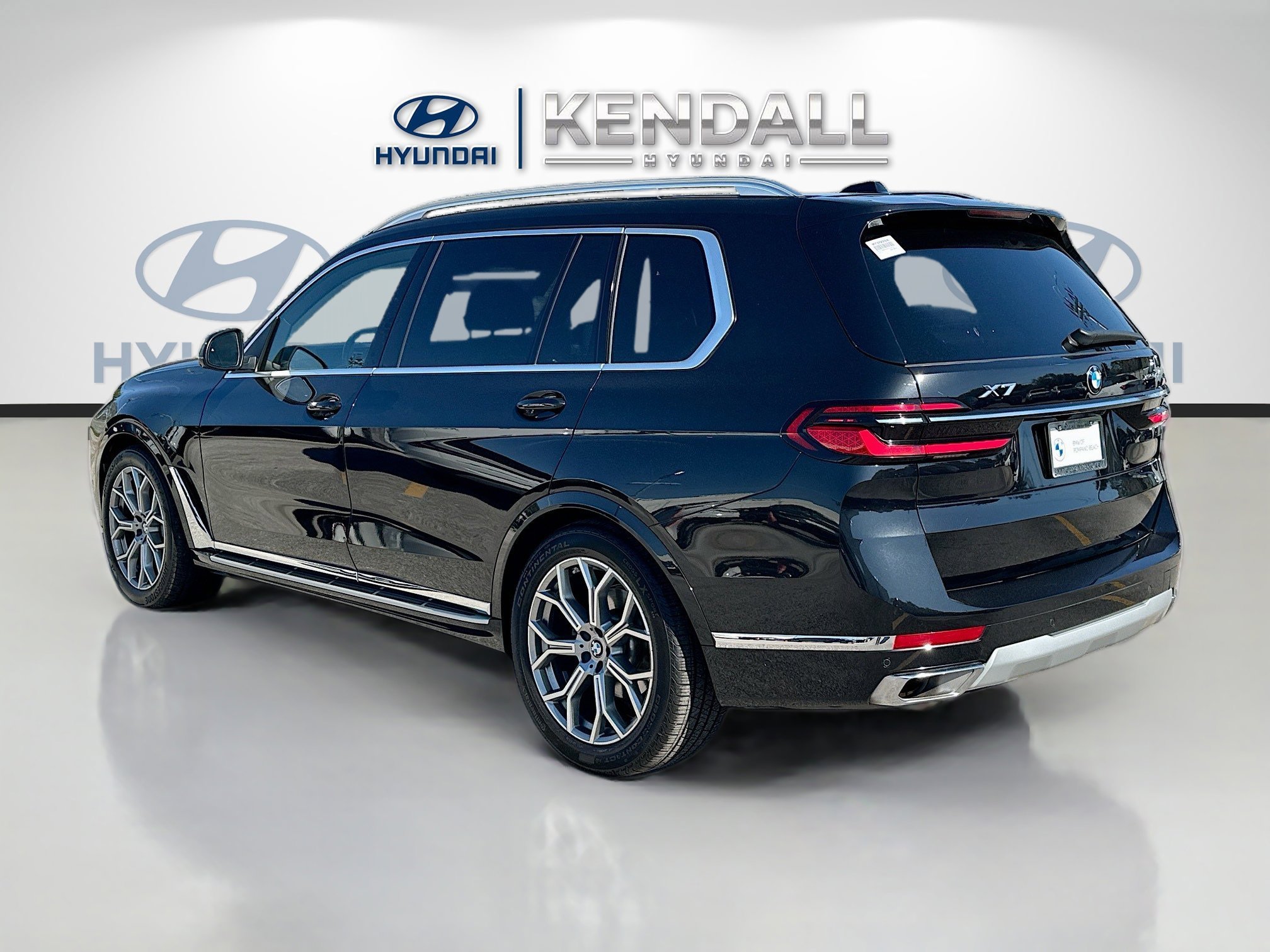 Used 2025 Black Sapphire Metallic BMW xDrive40i image 5