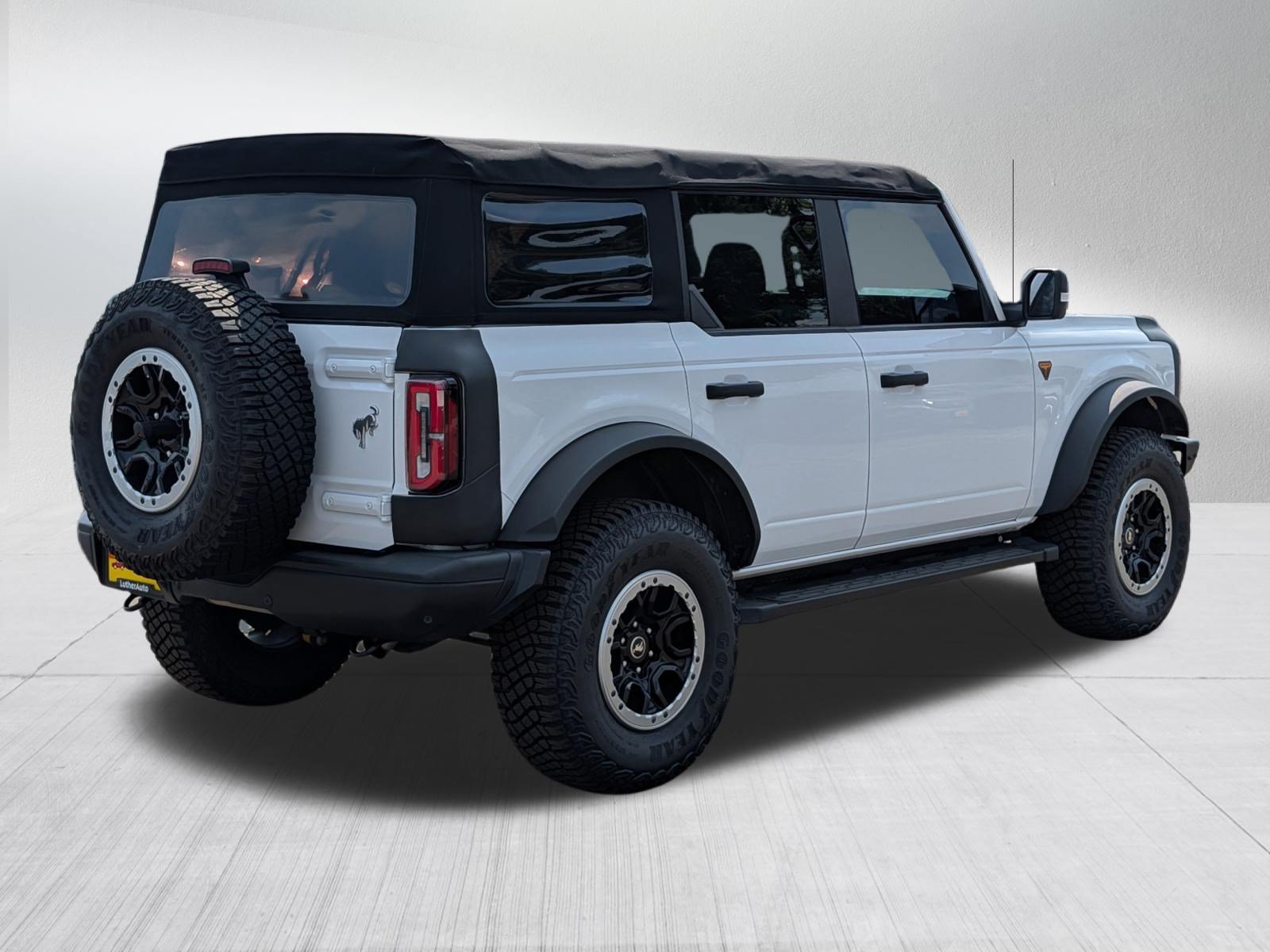 Used 2022 Oxford White Ford Badlands image 7