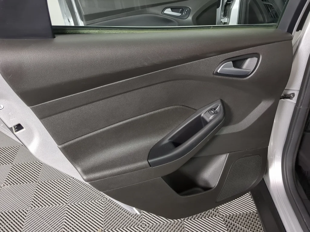 Used 2016 Gray Ford SE image 15