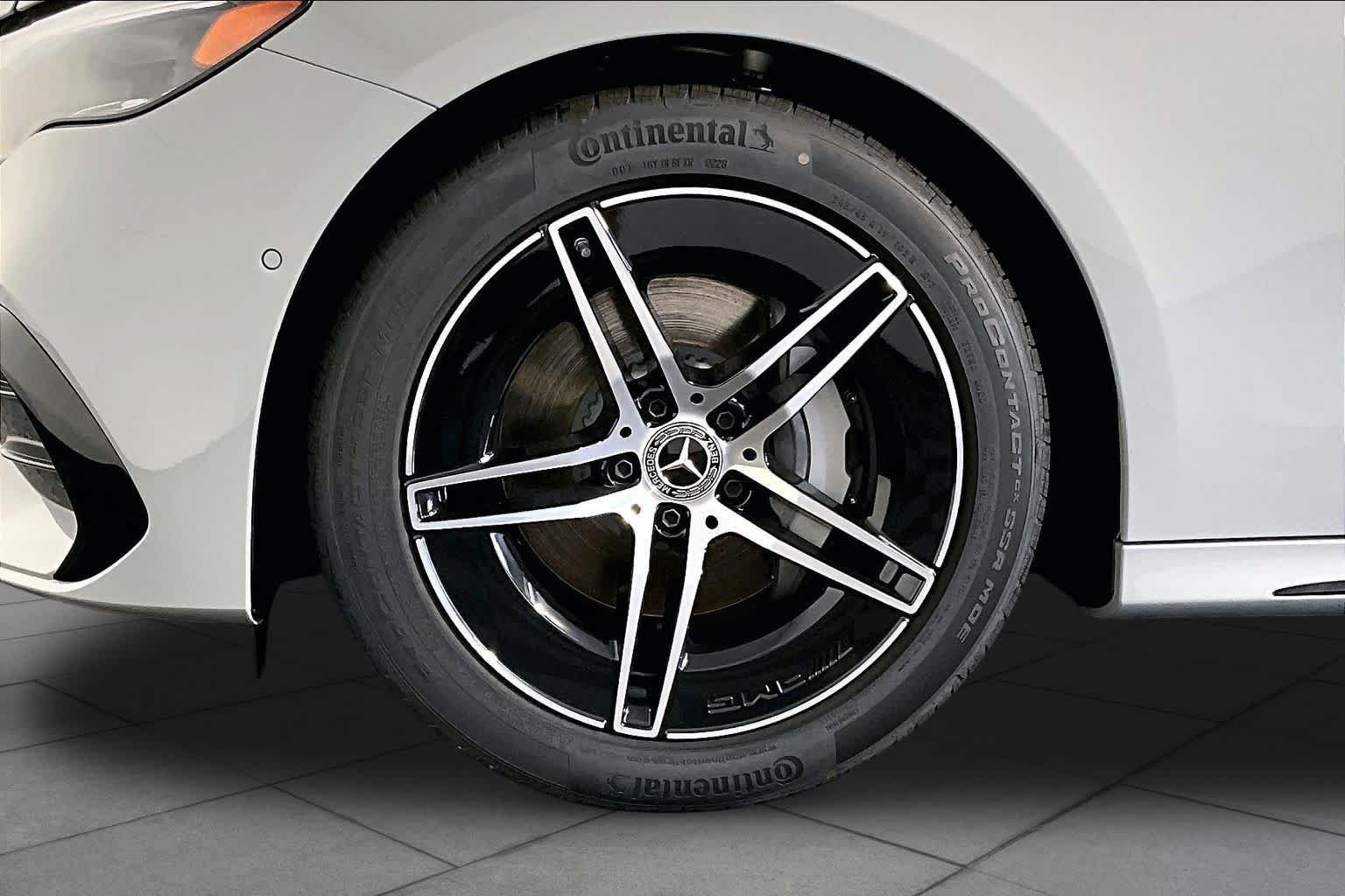 New 2026 MANUFAKTUR Alpine Grey Mercedes-Benz E 350 image 17