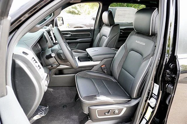 New 2026 Diamond Black Crystal Pearl-Coat Exterior Paint RAM Laramie image 21