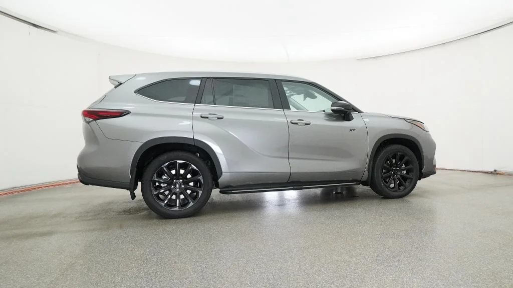 New 2026 Heavy Metal Toyota XLE image 15
