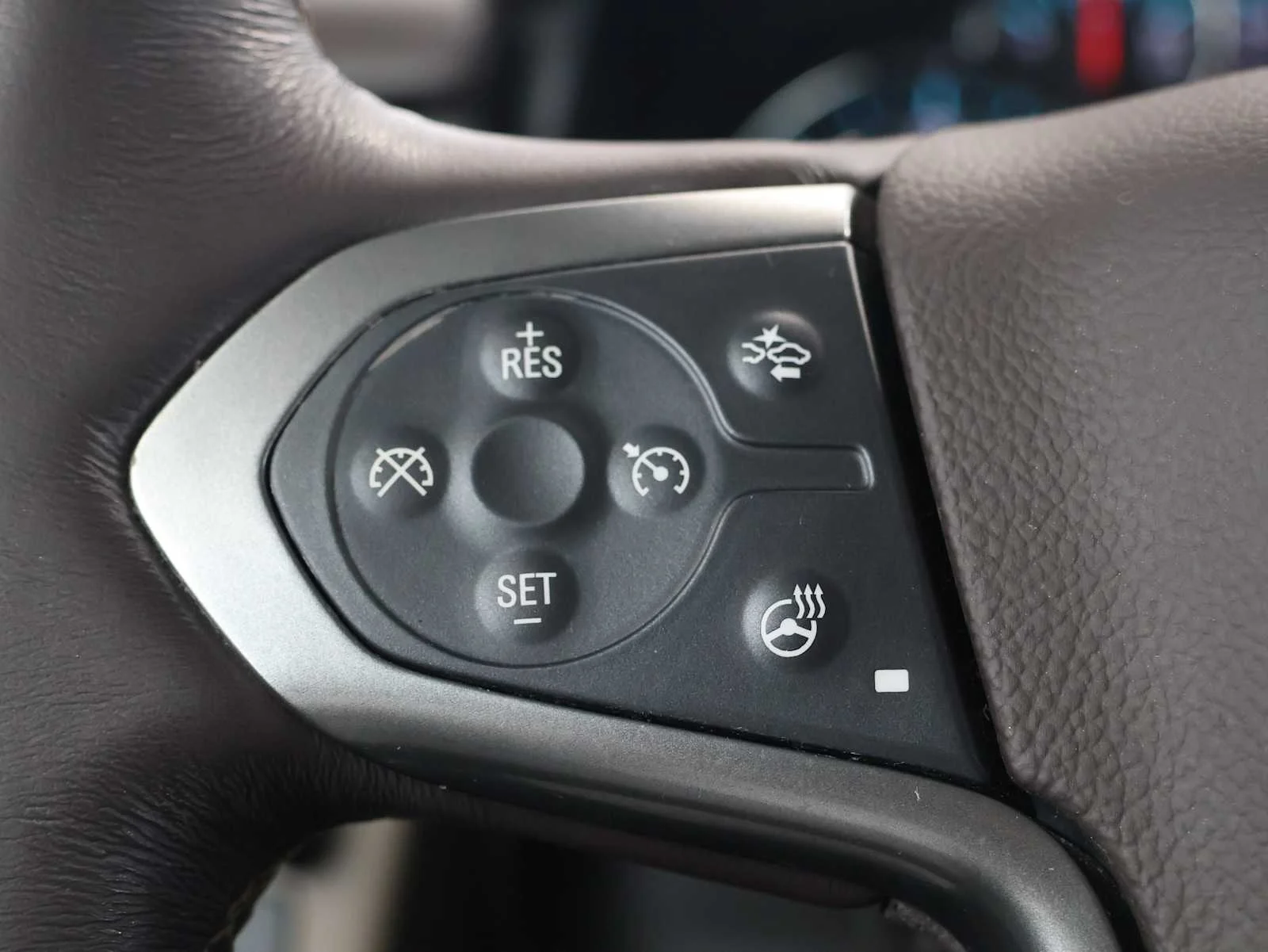 Used 2018 Summit White Chevrolet Premier image 23